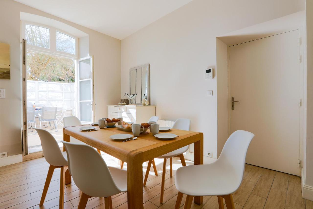 Duplex Joliment Decore Et Sa Cour Ensoleillee Saint-Martin-de-Re Bagian luar foto