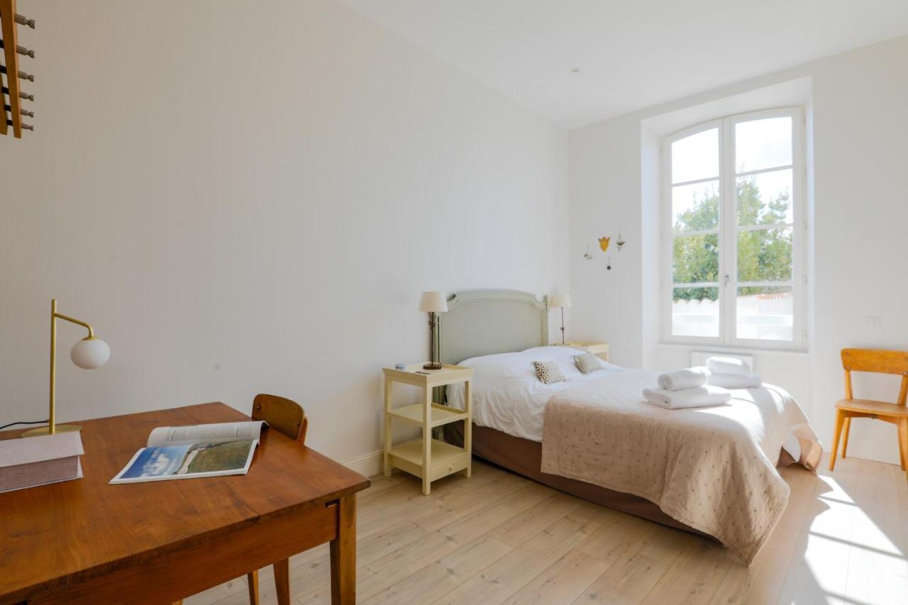 Duplex Joliment Decore Et Sa Cour Ensoleillee Saint-Martin-de-Re Bagian luar foto