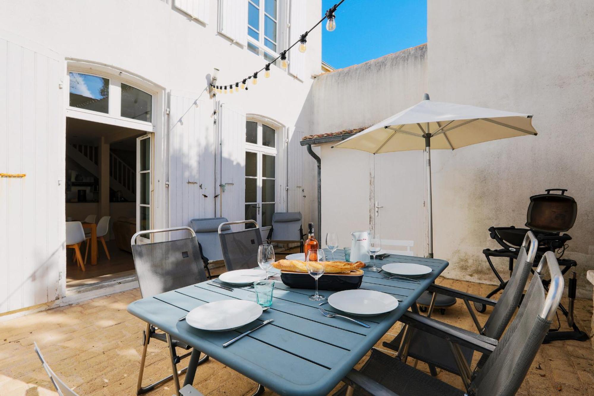Duplex Joliment Decore Et Sa Cour Ensoleillee Saint-Martin-de-Re Bagian luar foto