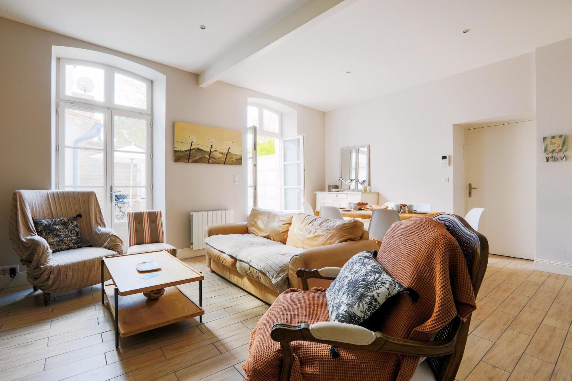 Duplex Joliment Decore Et Sa Cour Ensoleillee Saint-Martin-de-Re Bagian luar foto